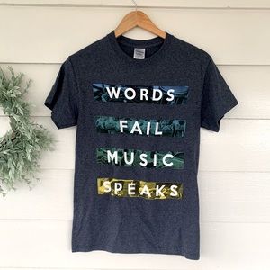 🌿 4/$20 🌿 GRAPHIC T